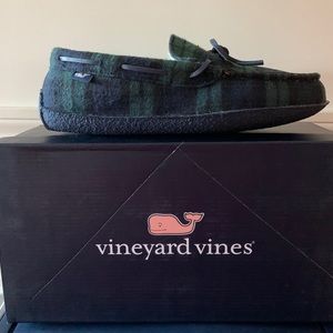 Men’s size 9 Vineyard vines slippers